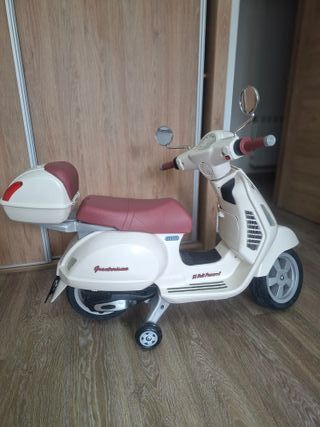 Moto Vespa Piaggio Infantil 12V.