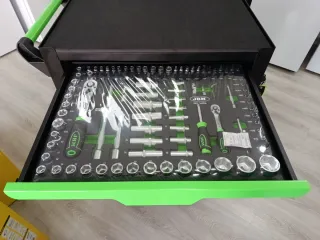 Carro de herramientas JBM negro y verde