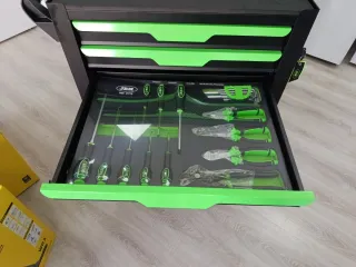 Carro de herramientas JBM negro y verde