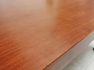Mesa de comedor de madera