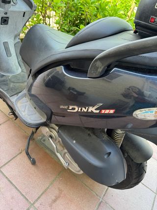 Kymco 125 Maxi Scooter Negra