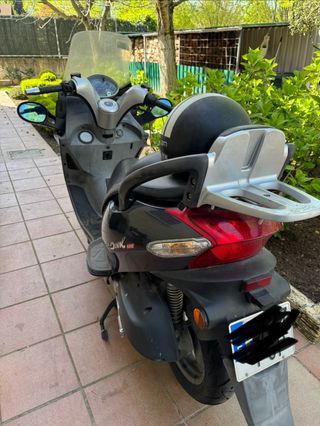 Kymco 125 Maxi Scooter Negra