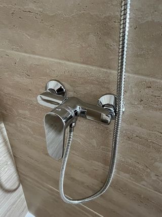 Ducha con grifería (Sin Utilizar)