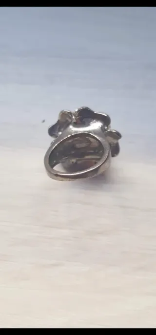 Anillo Flor Blanco y Plateado