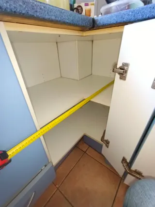 Muebles de cocina madera azul y amarillo