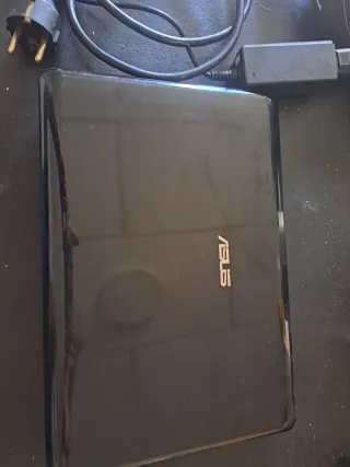 Portátil Asus Negro Pequeño