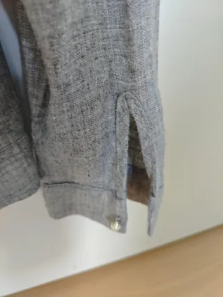 Camisa Zara gris con perlas