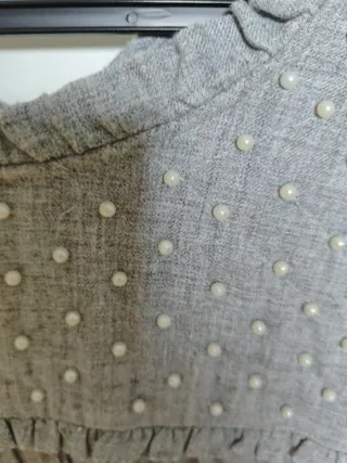 Camisa Zara gris con perlas