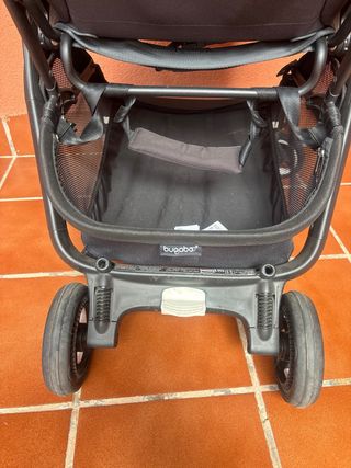 Carrito de bebé Bugaboo con funda protectora