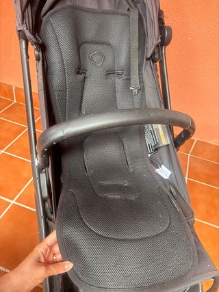 Carrito de bebé Bugaboo con funda protectora