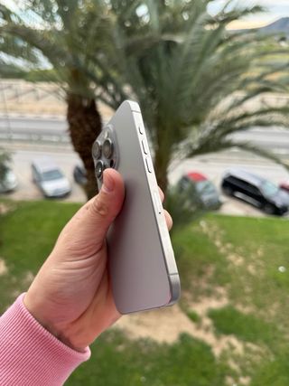 iPhone 15 Pro - 90% Batería