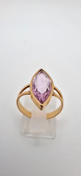 Anillo Oro 18K con piedra Lila Marquise