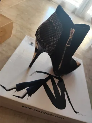 Zapatos nuevos o usados una sola vez. Talla 40-41.