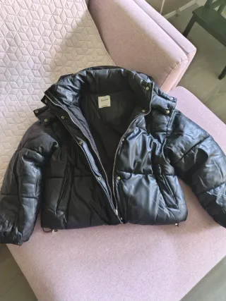 Chaqueta acolchada Bershka negra