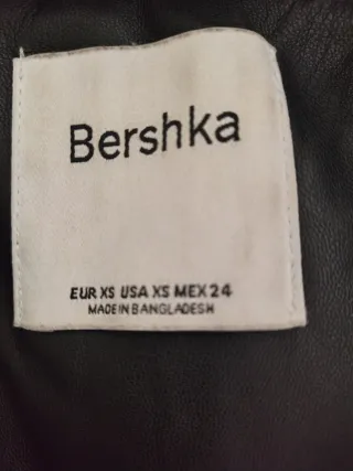 Chaqueta acolchada Bershka negra