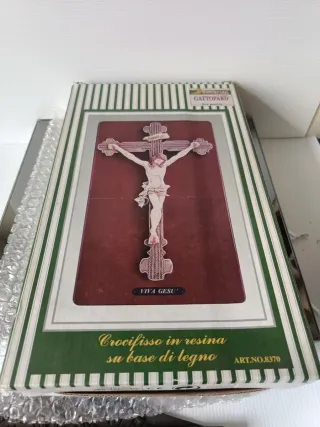 Crocefisso Resina su Base Legno