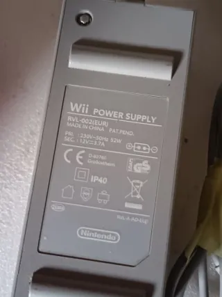 NINTENDO Wii Roja(sin mandos)