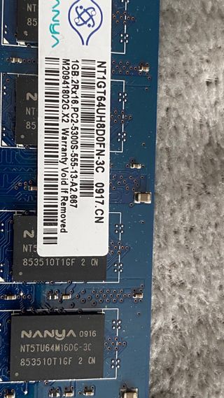 2 Memorias RAM Nanya y ADATA 1GB