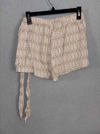 Falda pantalón beige y blanco