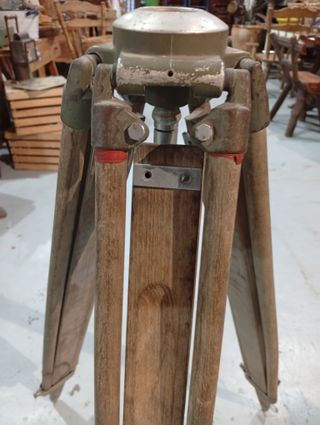 Trípode Kern Topografía