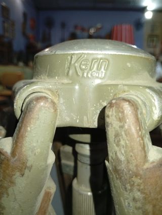Trípode Kern Topografía