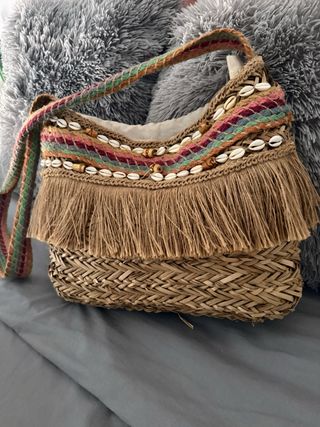 Bolso de playa tejido con conchas