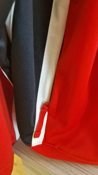 Chaqueta Nike Roja y Negra