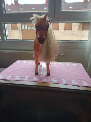 Caballo Nancy con silla de montar