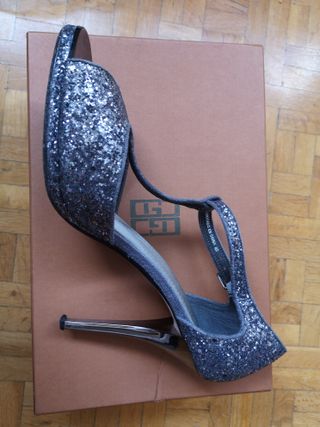 Zapatos tacón Gloria Ortiz grises talla 40