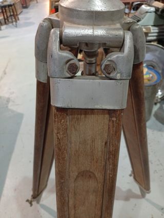 Trípode Topografía Kern Madera y Metal