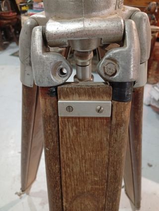 Trípode Topografía Kern Madera y Metal
