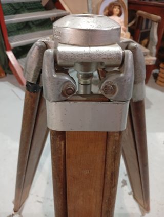 Trípode Topografía Kern Madera y Metal