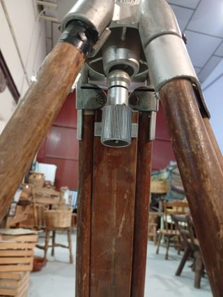 Trípode Topografía Kern Madera y Metal