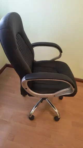 Sillón de oficina ergonómico con ruedas