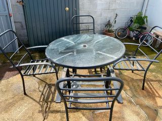 Mesa redonda y 4 sillas exterior