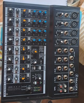 Console di mixaggio Mackie Mix12FX, compatta e versatile per live o studio