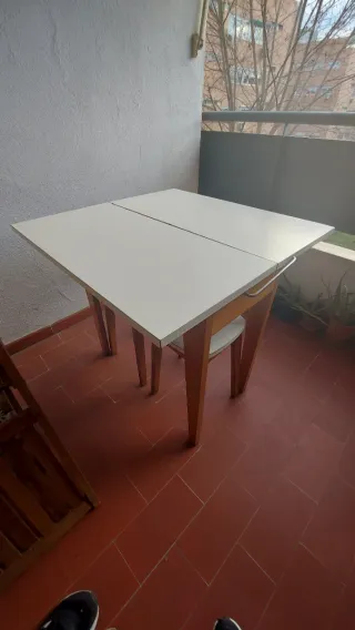 Mesa y banquetas URGE MAYO