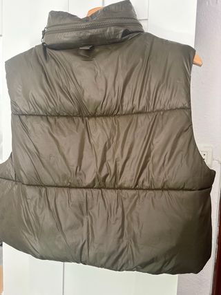 Chaleco corto Zara verde