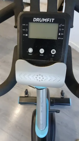 Bicicleta Estática Negra y Turquesa