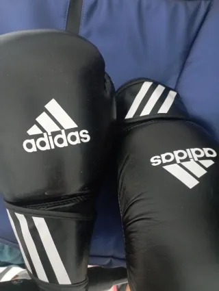 Guantes de boxeo Adidas negros