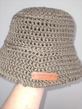 Gorro tejido crochet beige/marrón