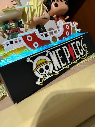 Espositore One Piece con led 2026