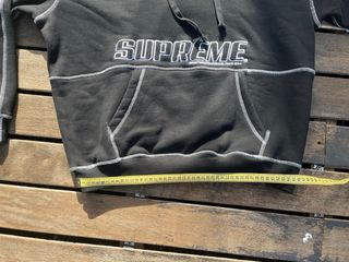Sudadera Supreme Negra con Costuras Blancas