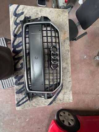 Parrilla Central Audi Q3