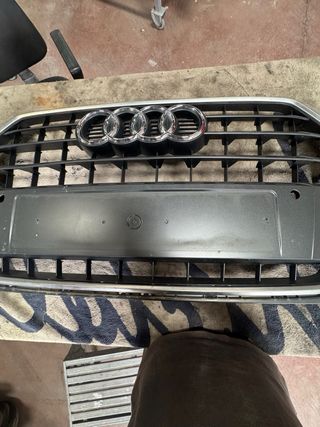 Parrilla Central Audi Q3