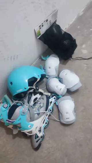 Patines en línea Oxelo con protecciones y casco