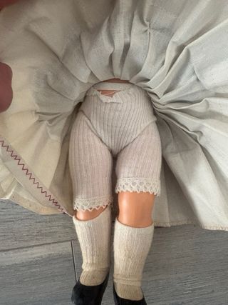 Muñeca vintage vestida traje regional