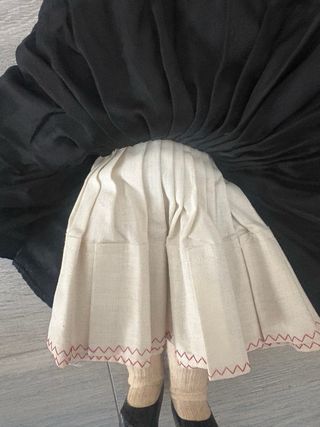 Muñeca vintage vestida traje regional