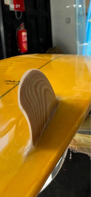 Tabla de surf amarilla