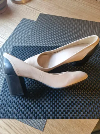 Zapatos tacón Tommy Hilfiger beige y negro